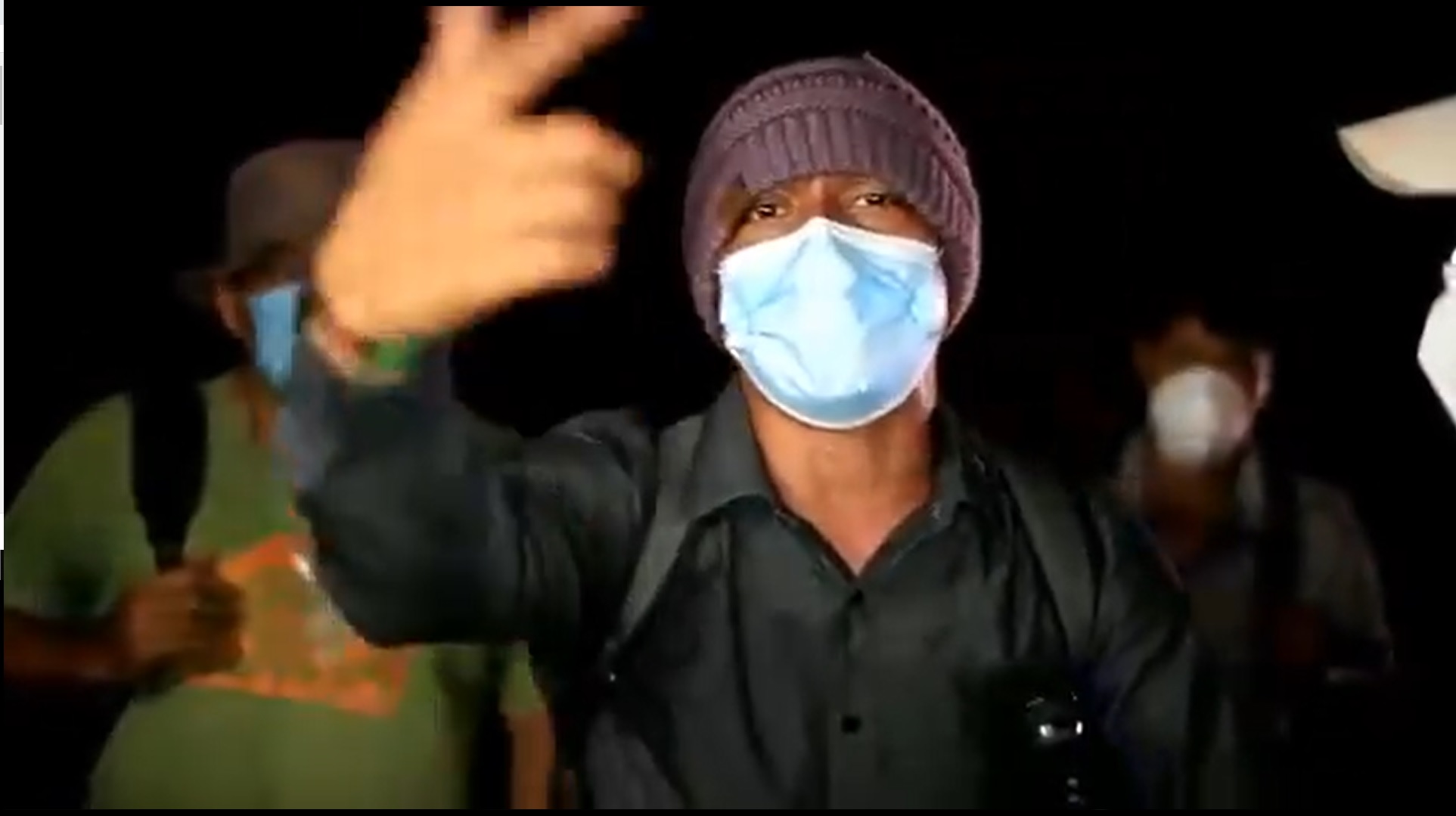 Migrante hondureño crea un rap para expresar el sentir de sus connacionales que buscar en sueño americano. (Foto Prensa Libre: Twitter)