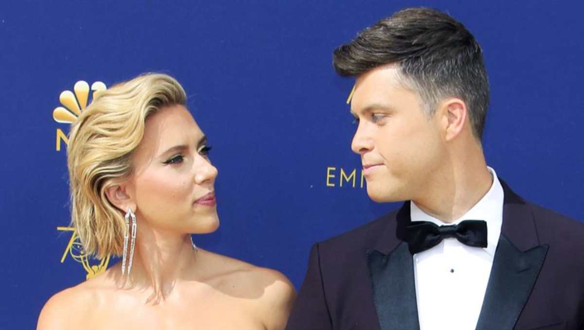 ¿Se casaron en secreto? Reportan que Scarlett Johansson le dio el sí al cómico Colin Jost