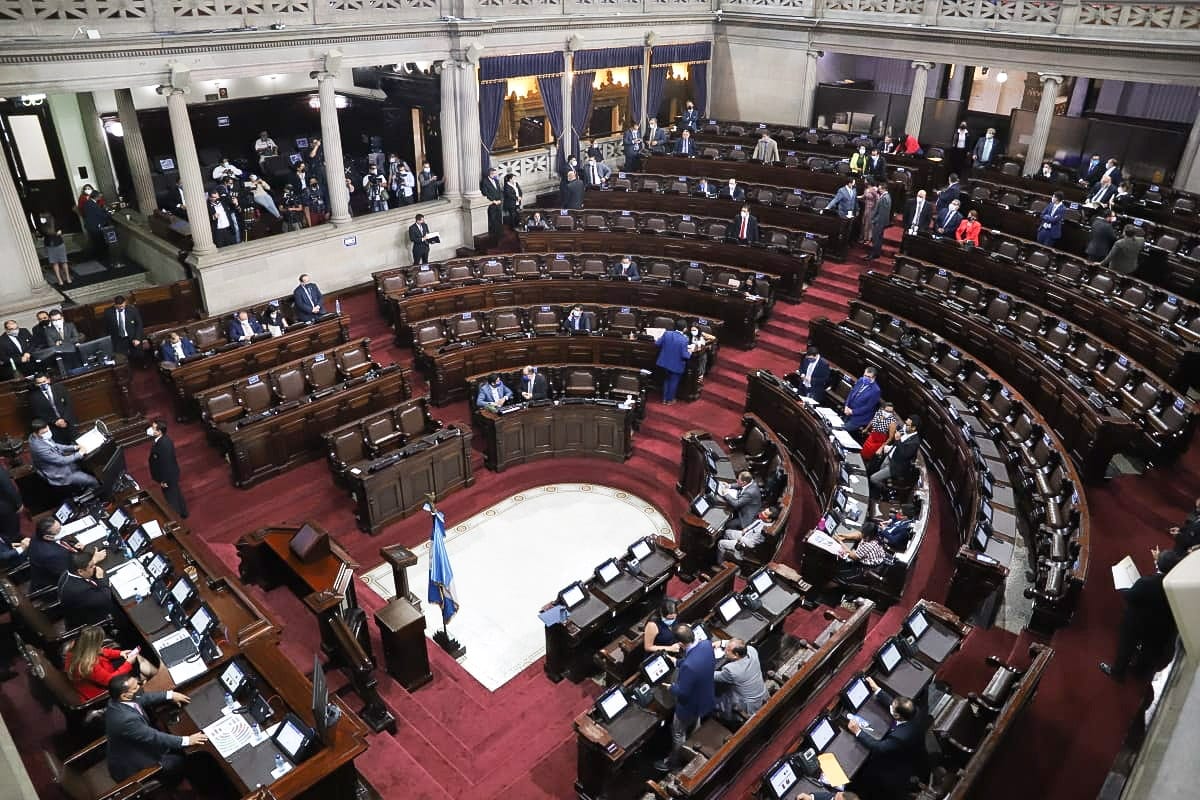 Para la plenaria de ayer la asistencia legislativa fue mínima, contraria a cuando fue reelecta la Junta Directiva. Fotografía: Congreso.  