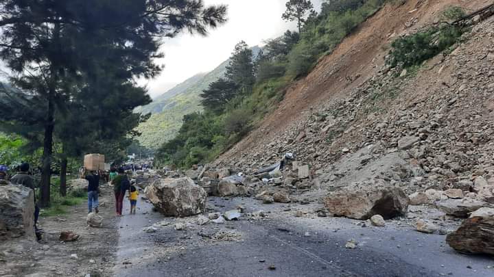 Un derrumbe se registró en la ruta Interamericana, jurisdicción de Colotenango, Huehuetenango. (Foto Prensa Libre: Mike Castillo)
