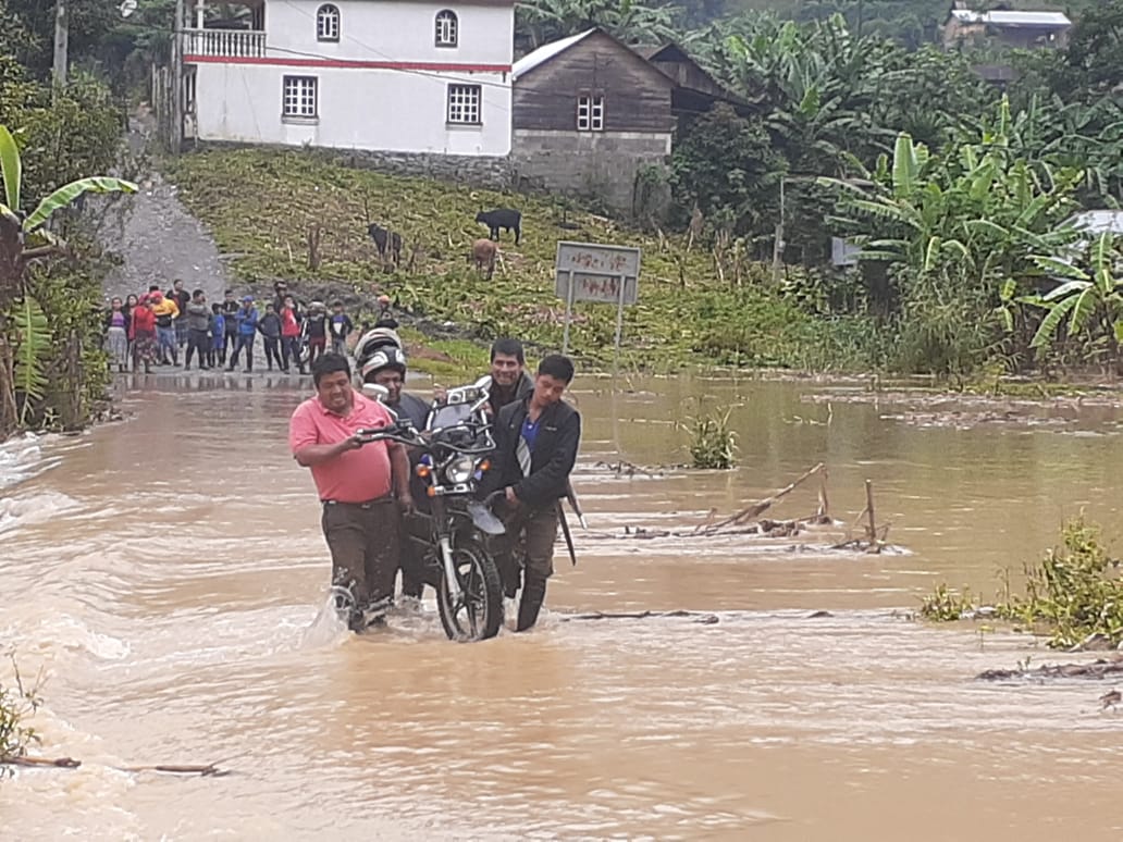 Familias de comunidades y barrios de Alta Verapaz fueron afectadas por las lluvias. Foto Prensa Libre: Conred.