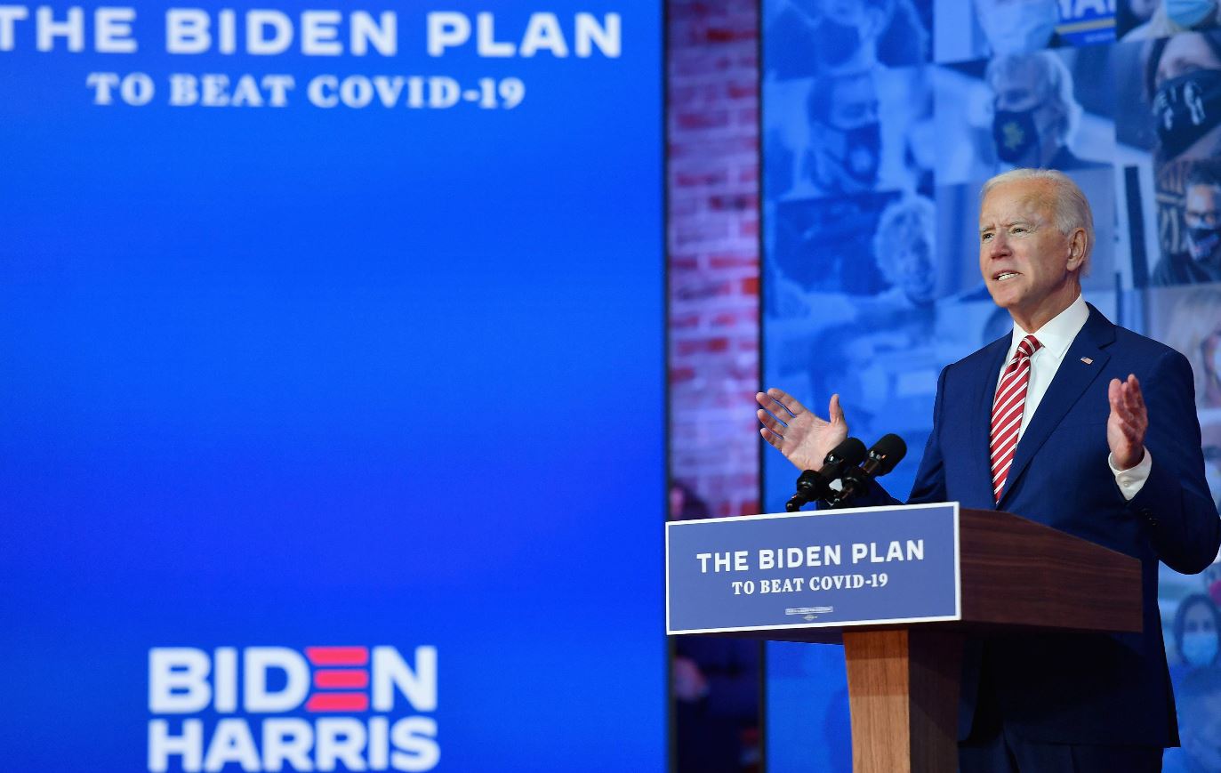 El candidato presidencial demócrata y exvicepresidente Joe Biden pronuncia comentarios sobre el covid-19. (Foto Prensa Libre: AFP)