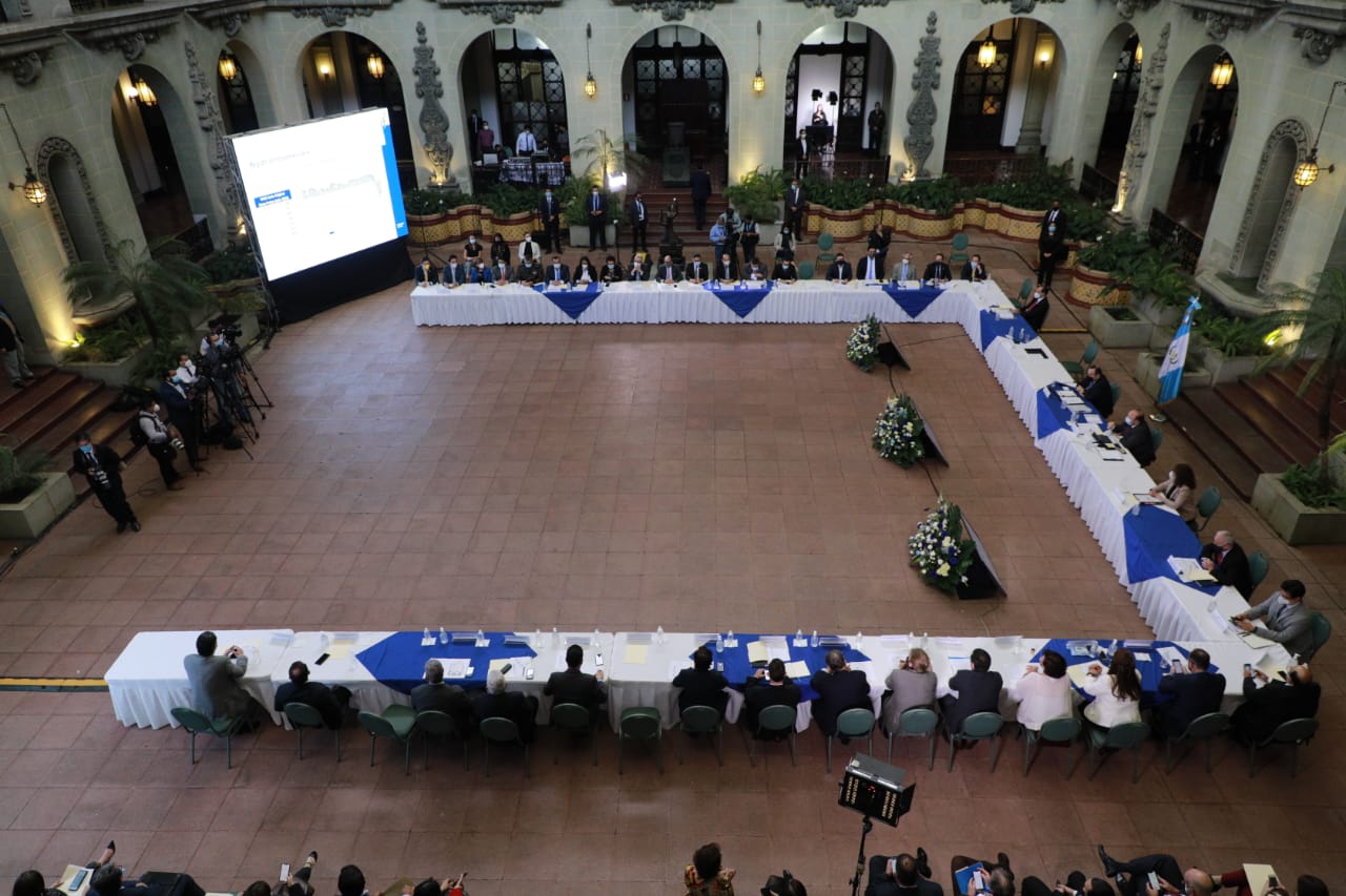 El presidente Alejandro Giammattei afirmó que Guatemala atraerá inversiones anclas en varios sectores productivos, durante la reunión de Conapex. (Foto Prensa Libre: Presidencia)