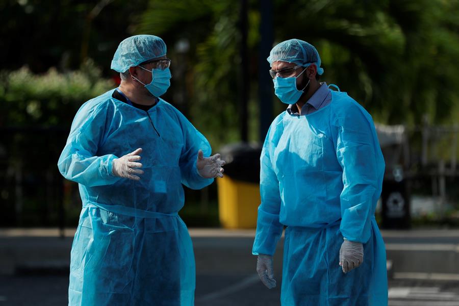 El Salvador levanta "cerco sanitario" en localidad por alza de casos de coronavirus. (Foto Prensa Libre: EFE)