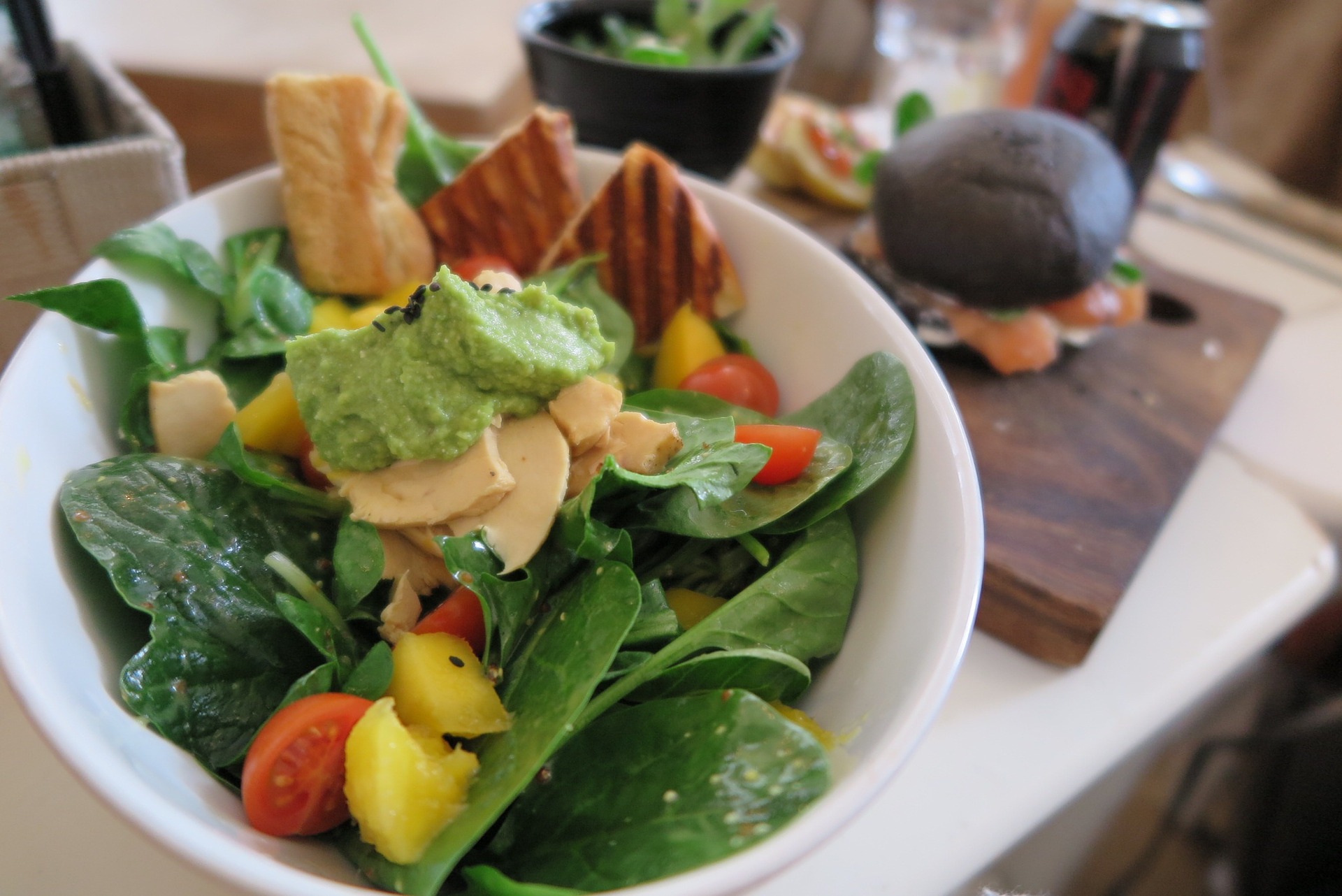 Algunos alimentos que ayudan al metabolismo son ideales para incluirlos en la cena. (Foto Prensa Libre: Pixabay)