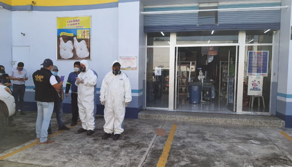 Supermercado ubicado en la 1a. avenida y 2a. calle de la zona 1 de la cabecera departamental de Escuintla, donde ocurrió fuga de amoniaco que dejó 1 muerto y ocho intoxicados. (Foto Prensa Libre: Enrique Paredes)
