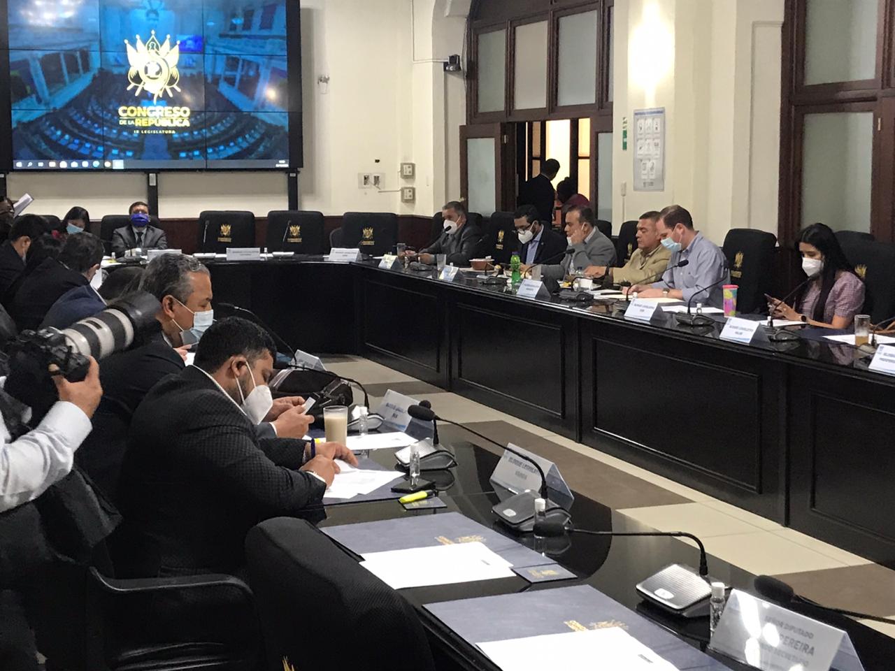 Diputados asisten a la sesión de jefes de bloques. (Foto Prensa Libre: Congreso)