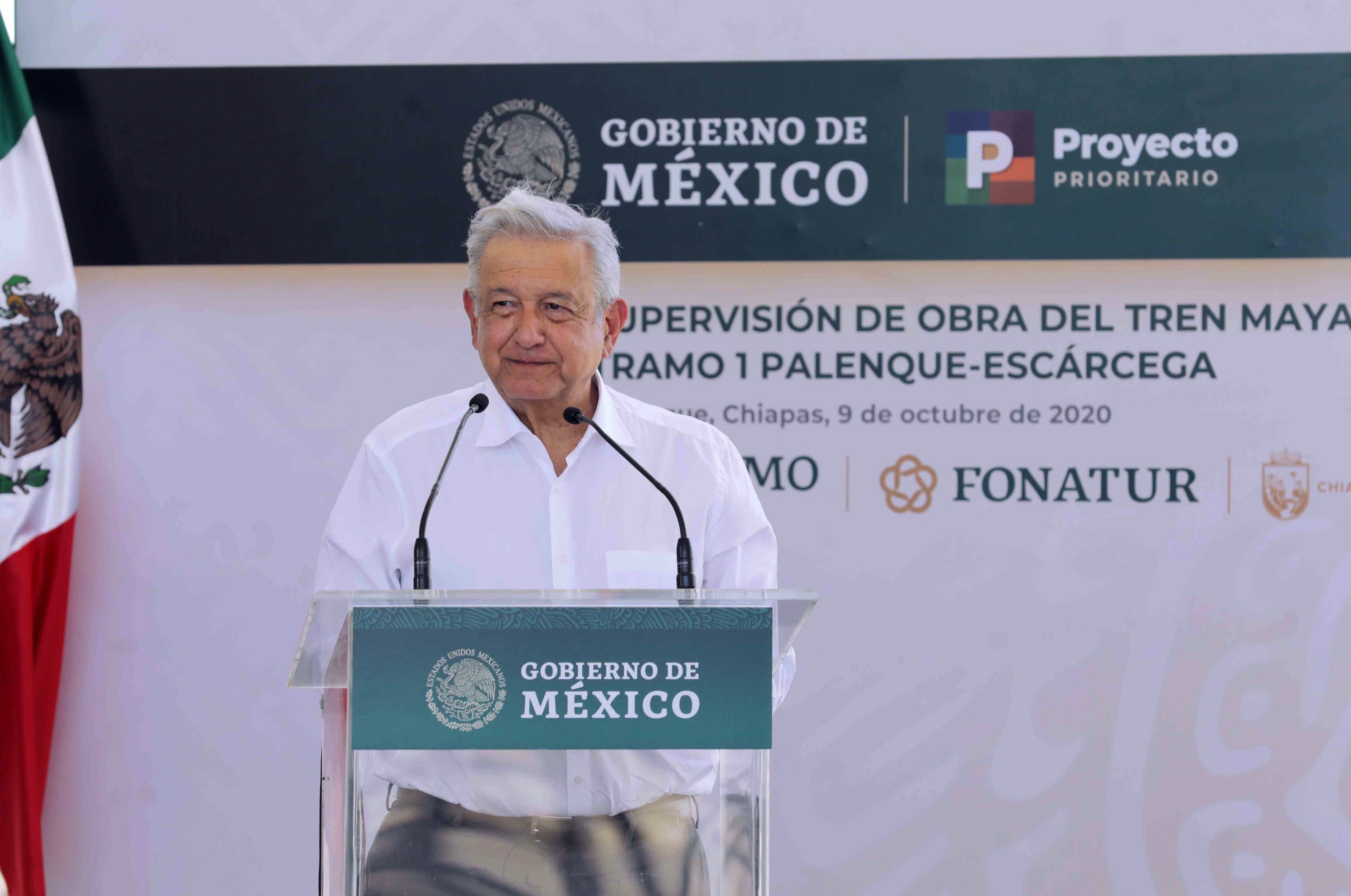 El presidente de México, Andrés Manuel López Obrador, durante la supervisión de obra del Tren Maya en la Ciudad de Palenque estado de Chiapas. (Foto Prensa Libre: EFE)