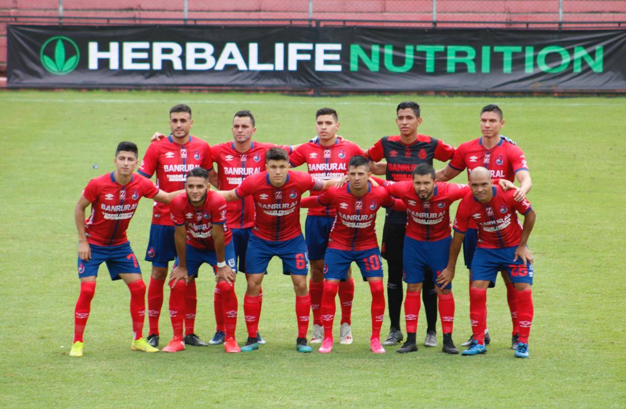 Este es el cuadro titular que Municipal presentó para el partido contra Cobán Imperial. (Foto Prensa Libre: Esbin García)