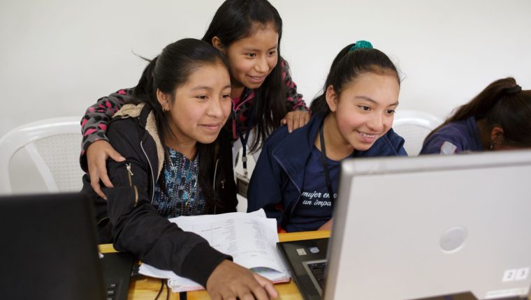 Brillan dos proyectos educativos pioneros en Guatemala
