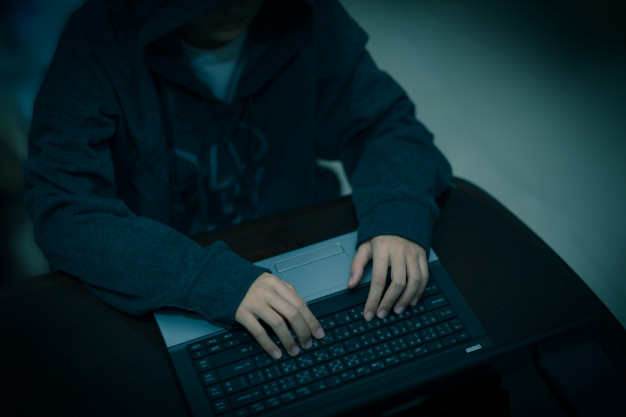 Un hombre de 23 años extorsionaba a una adolescente con un video sexual. (Foto: Freepik)