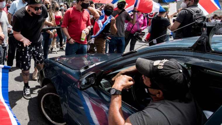 Los bloqueos en Costa Rica se han realizado en puntos estratégicos de carreteras que conducen a sitios turísticos, a fronteras, entre otros puntos. (Foto Prensa Libre: AFP)