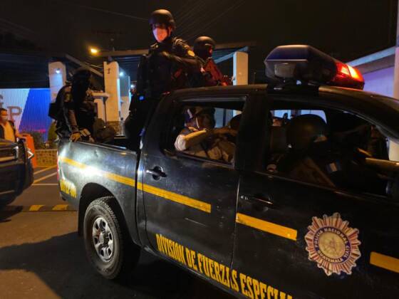 Un total de 13 líderes del barrio 18 volvieron a ser trasladados para evitar coordinaciones criminales. (Foto Prensa Libre: Hemeroteca PL)