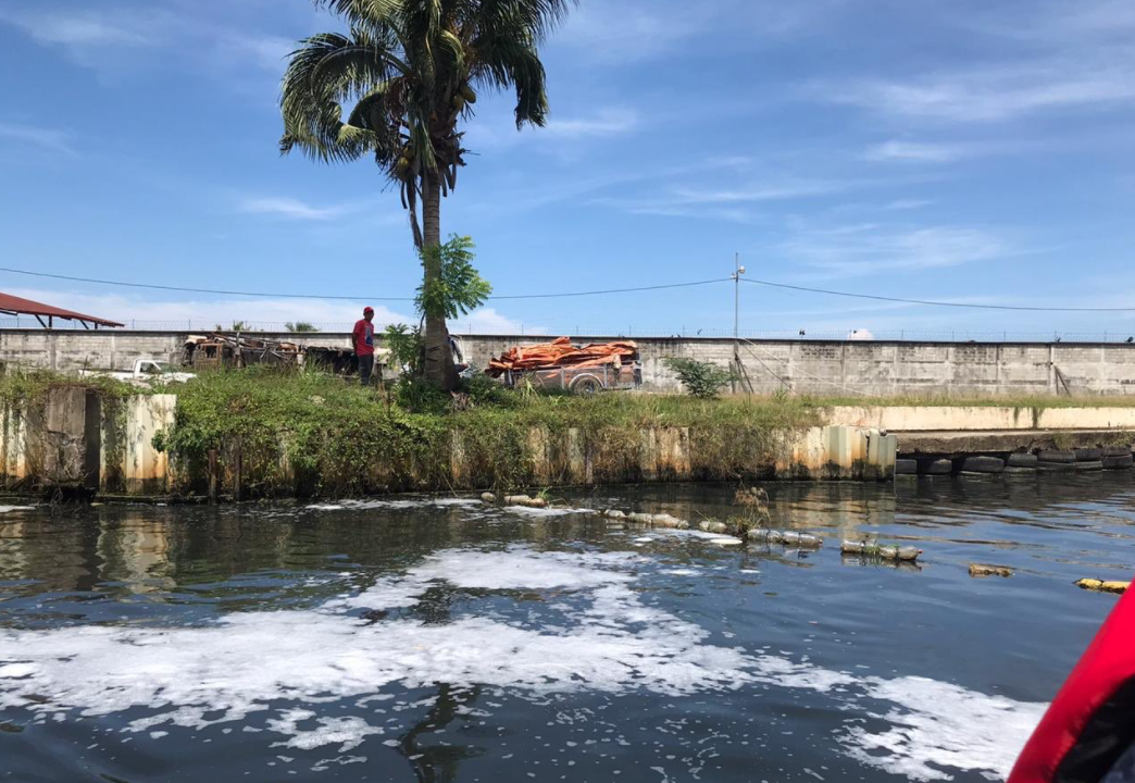 El Ministerio de Ambiente alertó al Ministerio Público por el derrame de combustible en el río Cacao. (Foto: Ministerio de Ambiente) 