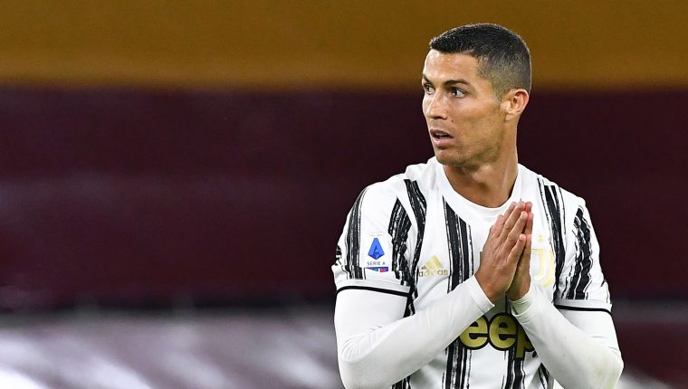 Debido al coronavirus, Cristiano Ronaldo se perdió cuatro juegos con la Juventus. (Foto Prensa Libre: AFP)