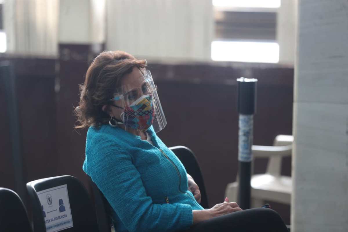 Sandra Torres se presenta al Juzgado para luchar por el control del partido UNE