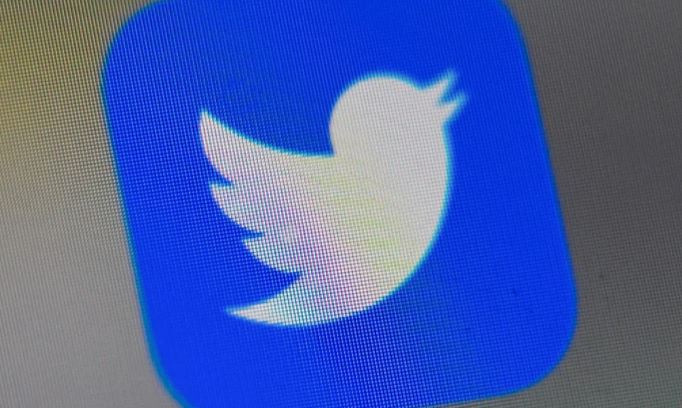 Twitter busca que el usuario reflexione sobre lo que retuitea. (Foto Prensa Libre: AFP)