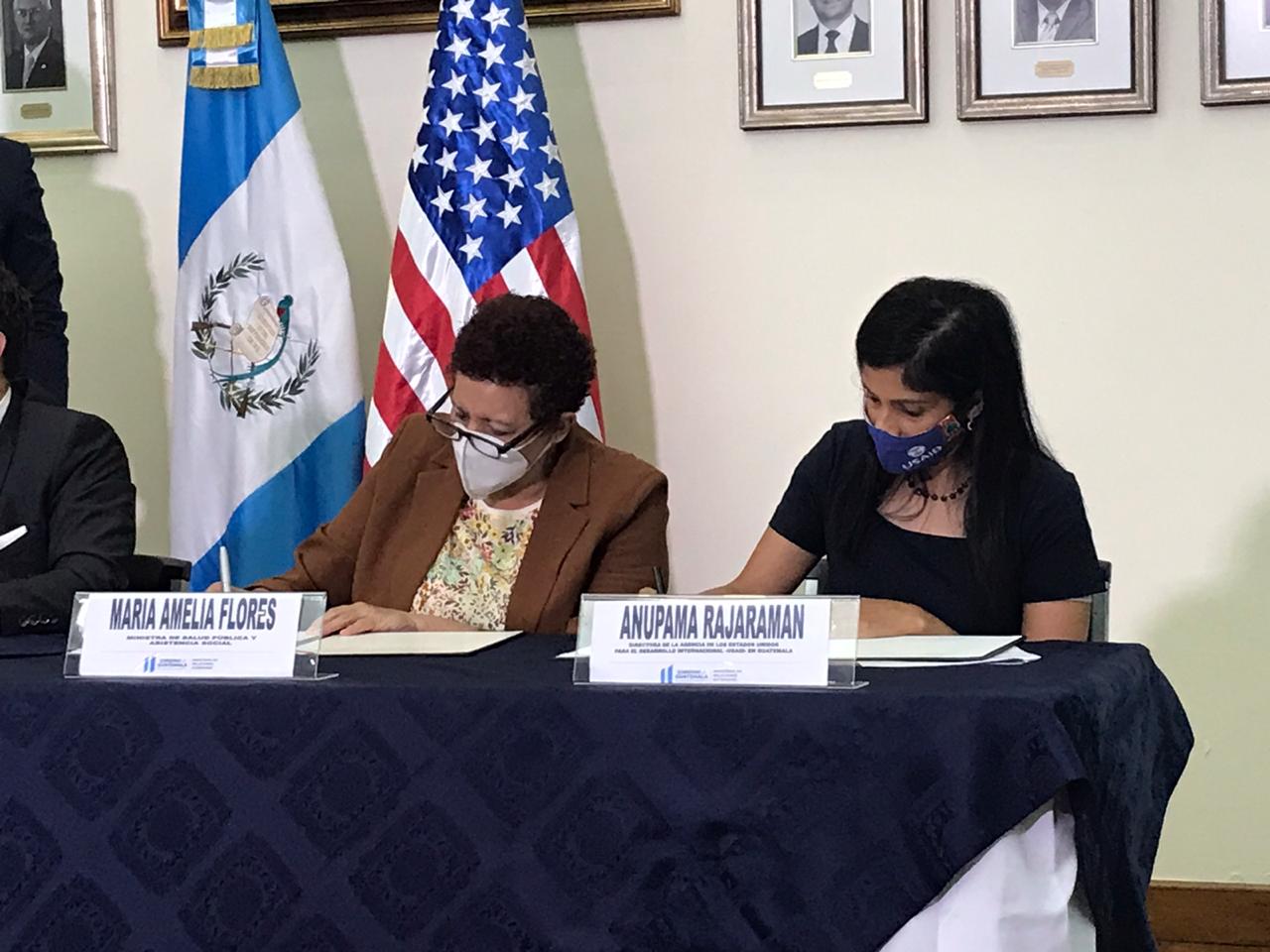 Anu Rajaraman, directora de USAID Guatemala, participa en el acto de entrega simbólico de ventiladores a Amelia Flores, ministra de Salud, el 25 de septiembre del 2020. (Foto Prensa Libre: Facebook Usaid)