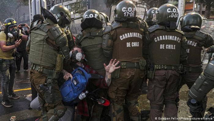 En Latinoamérica no solo el coronavirus hace estragos, sino también la violencia policial, desde hace décadas. (Foto Prensa Libre: Picture-Alliance)