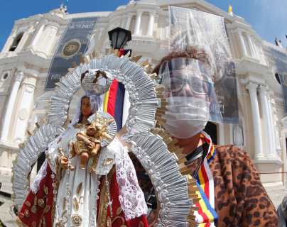Fotogalería: Las misas y las oraciones de los guatemaltecos para venerar a la Virgen del Rosario