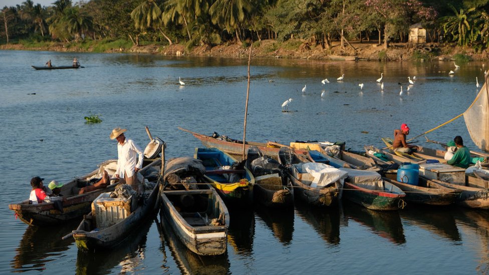 El río Magdalena es el sustento de miles de pescadores que viven en su ribera. (Foto Prensa Libre: Getty Images)