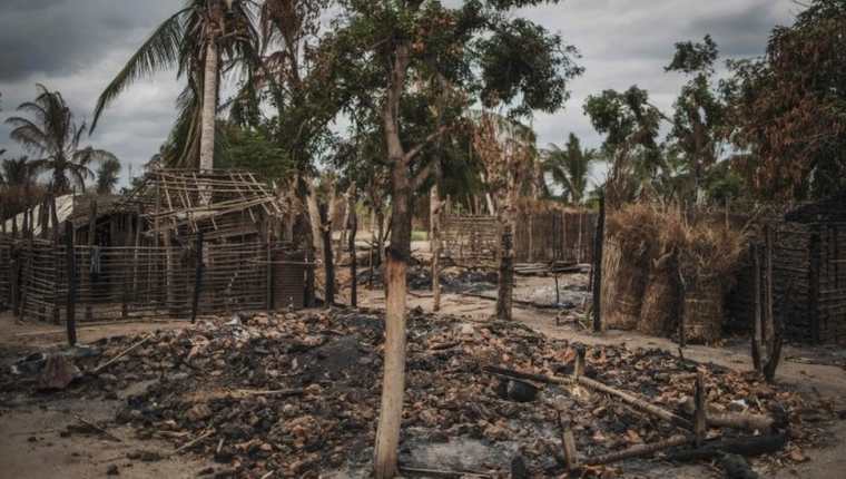 Cientos de miles de personas se han visto forzadas a abandonar sus hogares a causa de la insurgencia en Mozambique (foto de archivo).