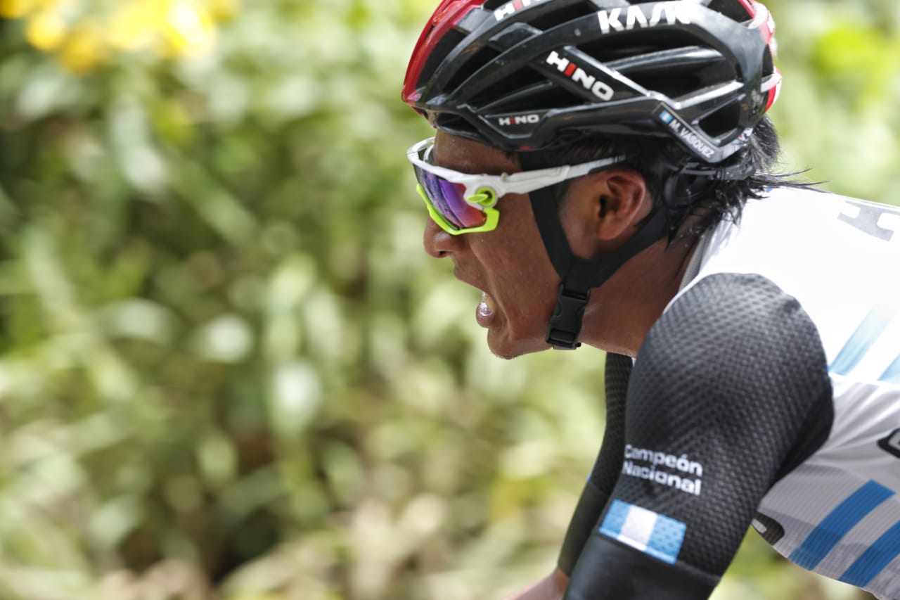 Mardoqueo Vázquez, el esfuerzo en cada paso que daba por las rutas de la 60 Vuelta a Guatemala. Foto Esbin García. 