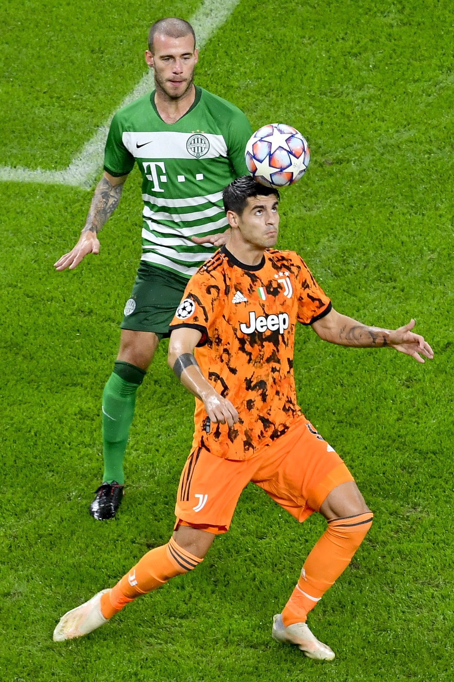 Alvaro Morata en una acción del juego de este 4 de noviembre en Budapest.. Foto Prensa Libre: EFE