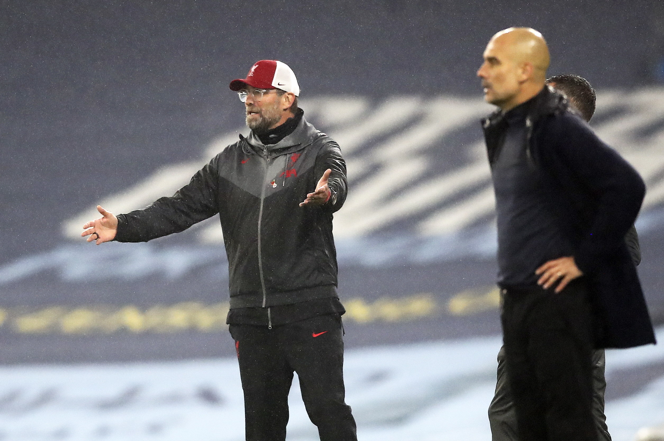 Los equipos de Juergen Klopp y Pep Guardiola dividieron puntos en la Premier League. (Foto Prensa Libre: EFE)