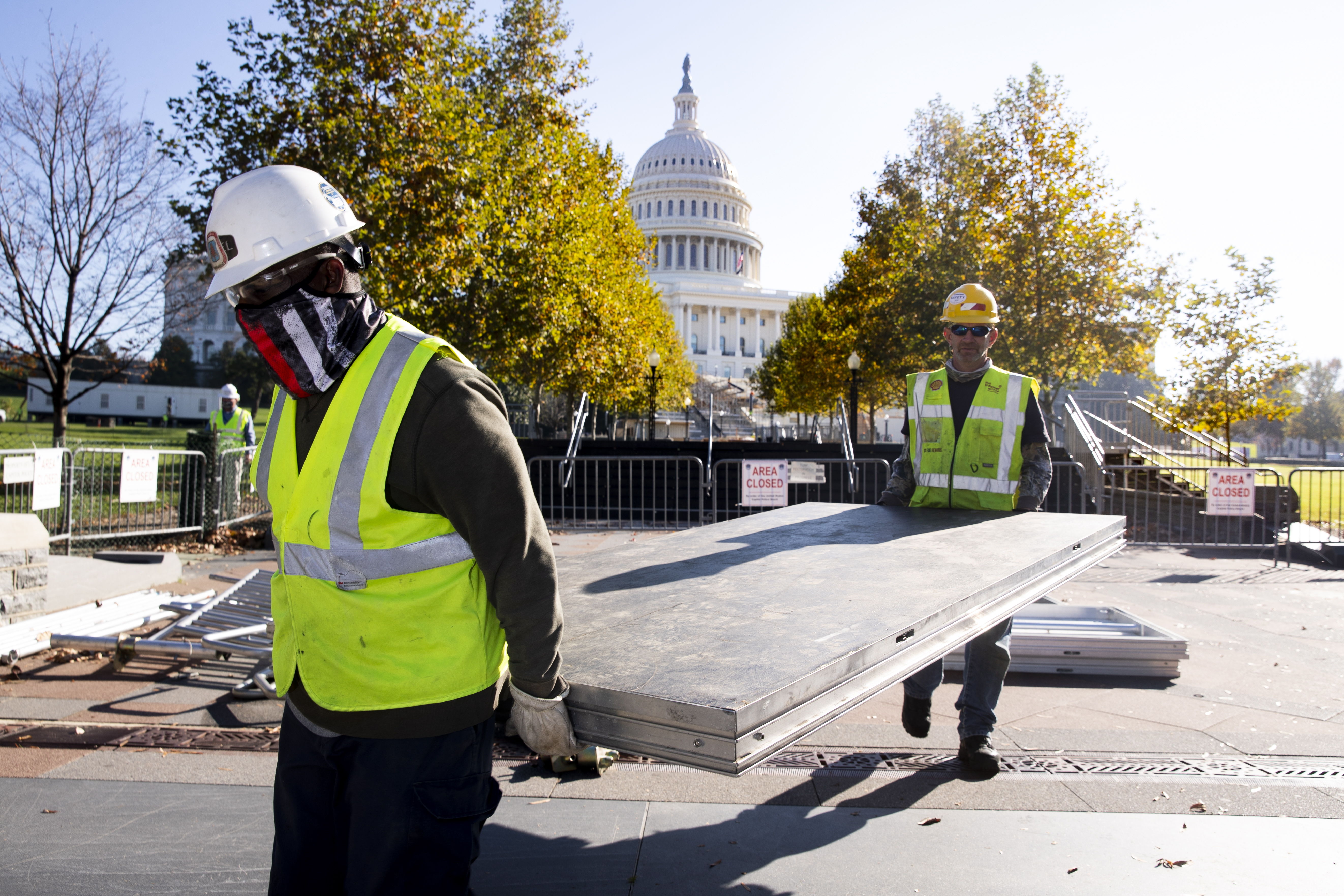El sector de la construcción es uno de los que más demanda de mano de obra migrante capta en EE. UU. (Foto Prensa Libre:  EFE)