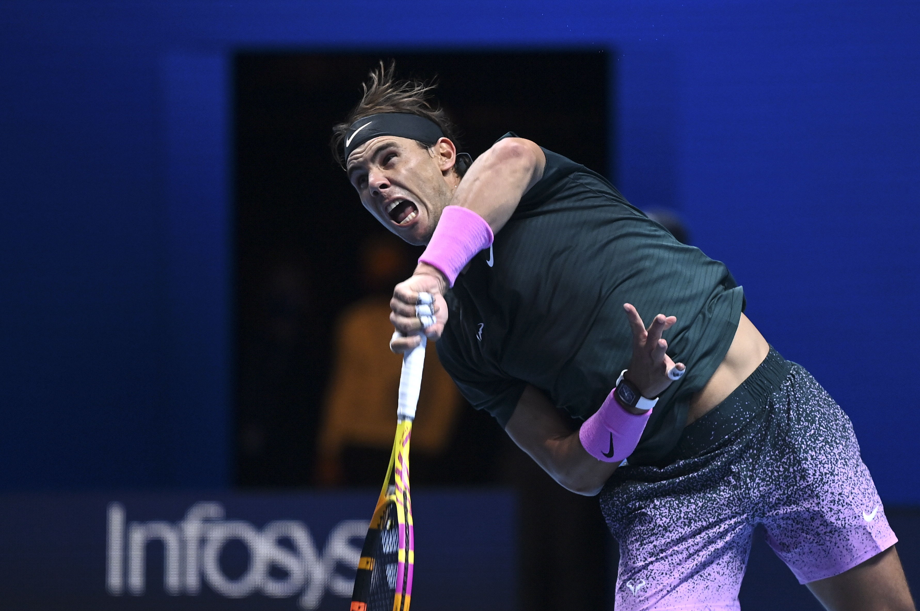 Rafael Nadal inició con buen pie las Finales ATP de Londres y tras derrotar al ruso Andrey Rublev, deberá enfrentar a Dominic Thiem. (Foto Prensa Libre: EFE)