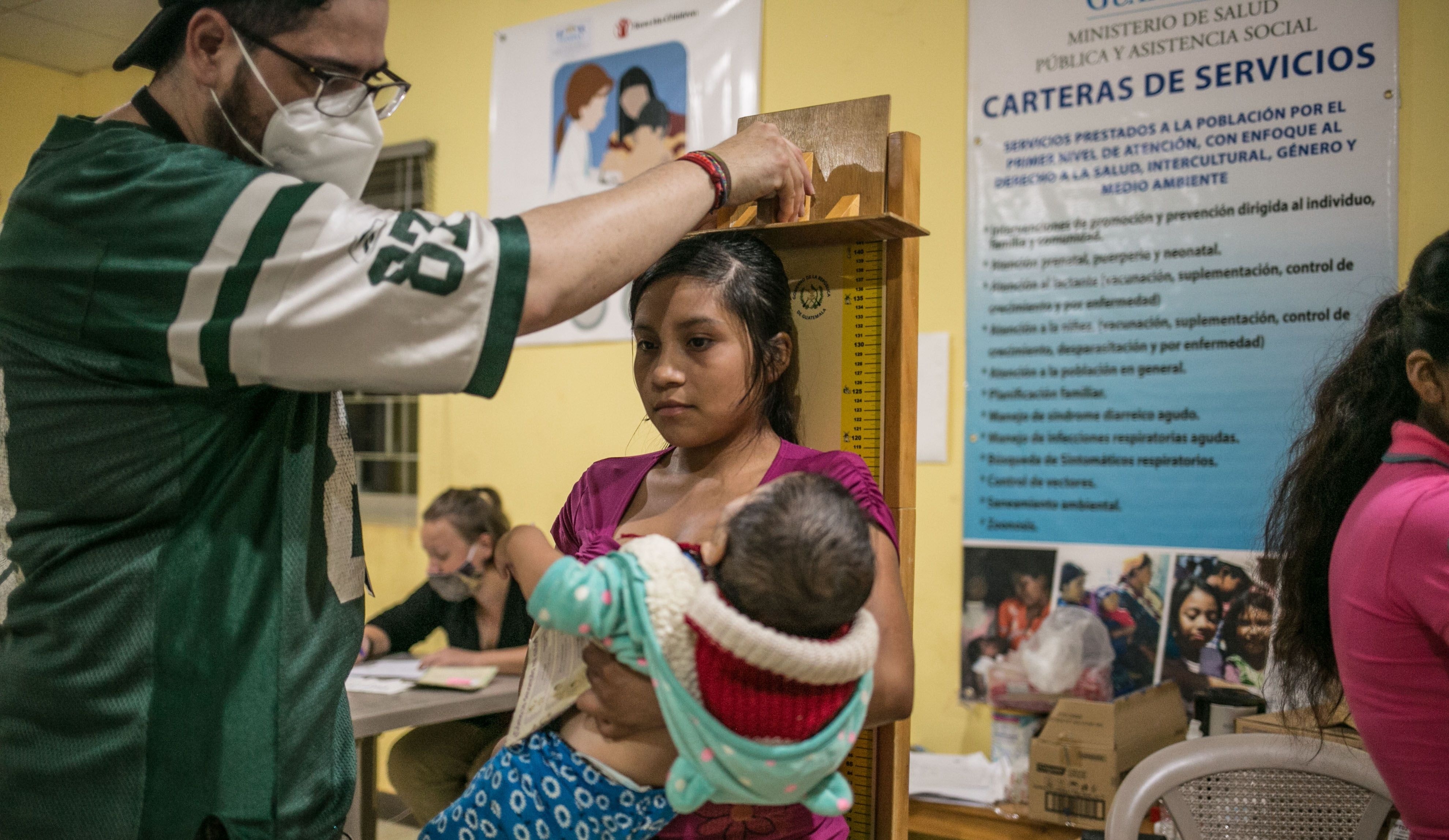 La desnutrición es un flagelo que afecta a miles de guatemaltecos, principalmente niños. (Foto Prensa Libre: EFE)