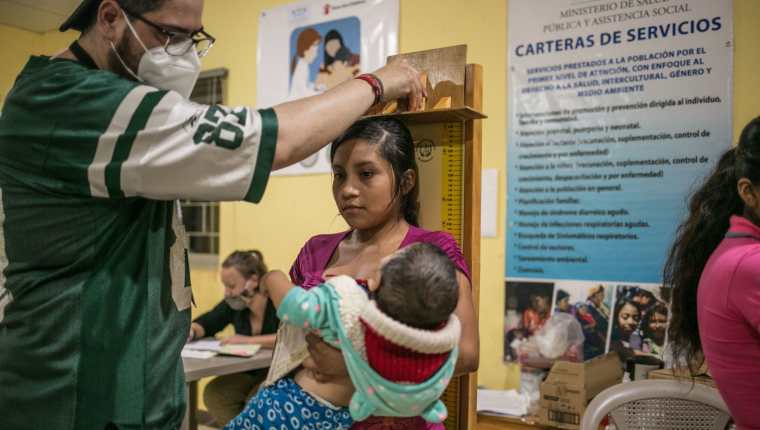 La desnutrición es un flagelo que afecta a miles de guatemaltecos, principalmente niños. (Foto Prensa Libre: EFE)