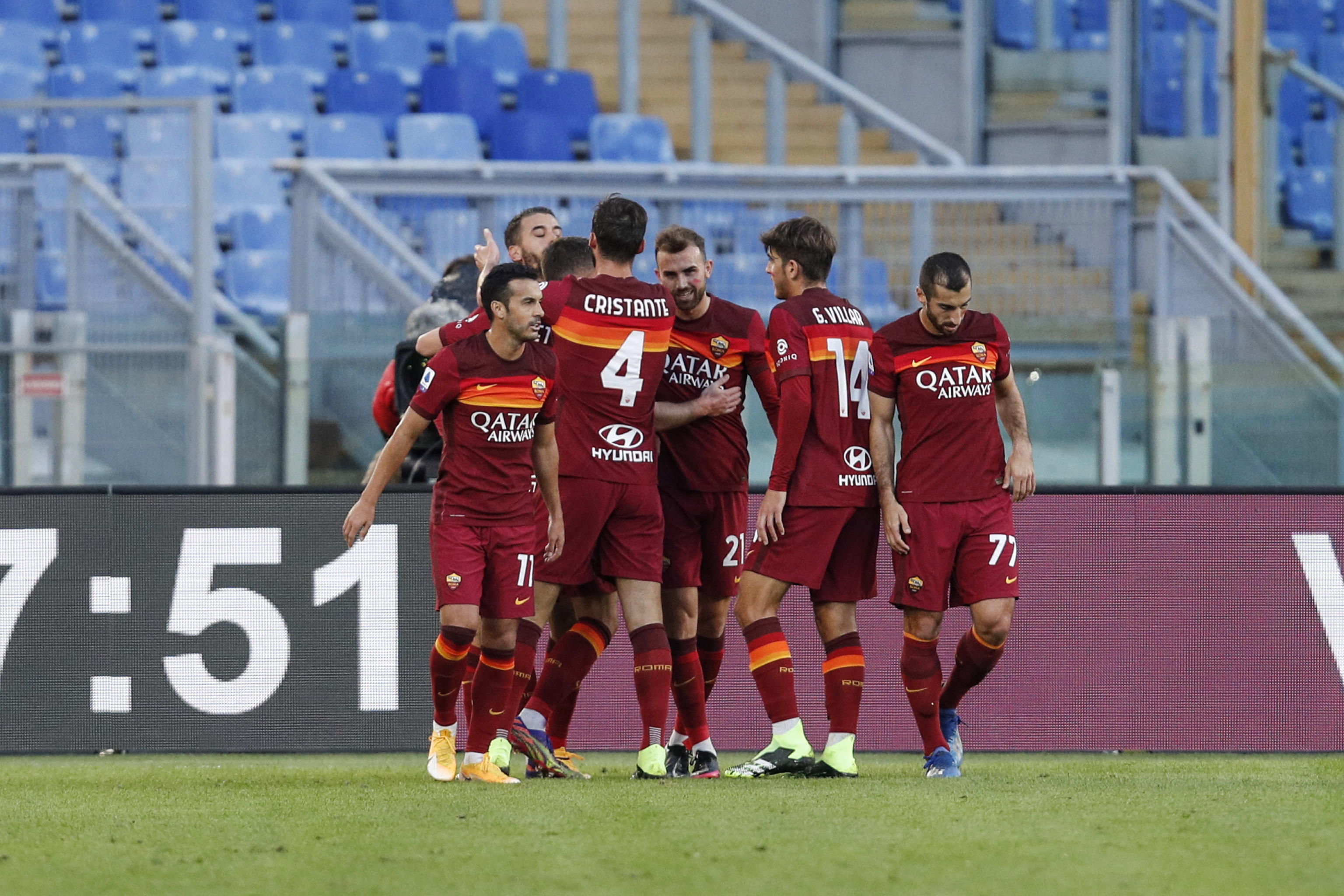 El AS Roma se coloca en la tercera posición de la clasificación de la Serie A de Italia, con 17 unidades, las mismas que tiene el AC Milan, que está segundo. (Foto Prensa Libre: EFE)