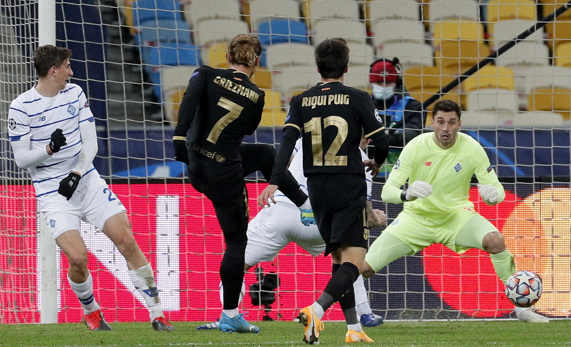 Antoine Griezmann cerró la goleada ante el Dinamo de Kiev. Foto Prensa Libre: EFE.