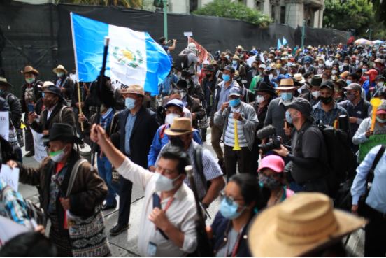 Las manifestaciones continúan por la aprobación del presupuesto 2021. (Foto Prensa Libre: Carlos Hernández) 