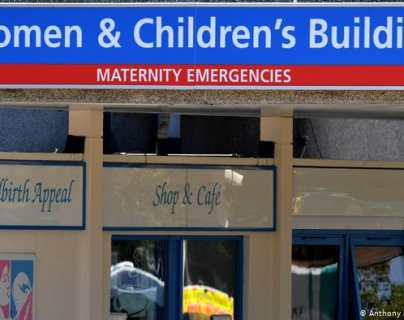 Enfermera británica es acusada de matar a ocho bebés