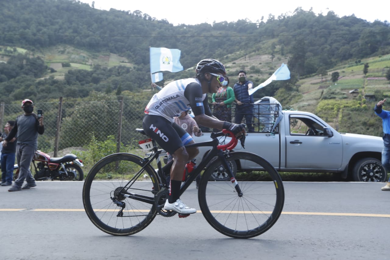 Mardoqueo Vázquez, con su escalada, logró ganar etapas de alta montaña en la edición 60 de la Vuelta a Guatemala. Foto Esbin García.