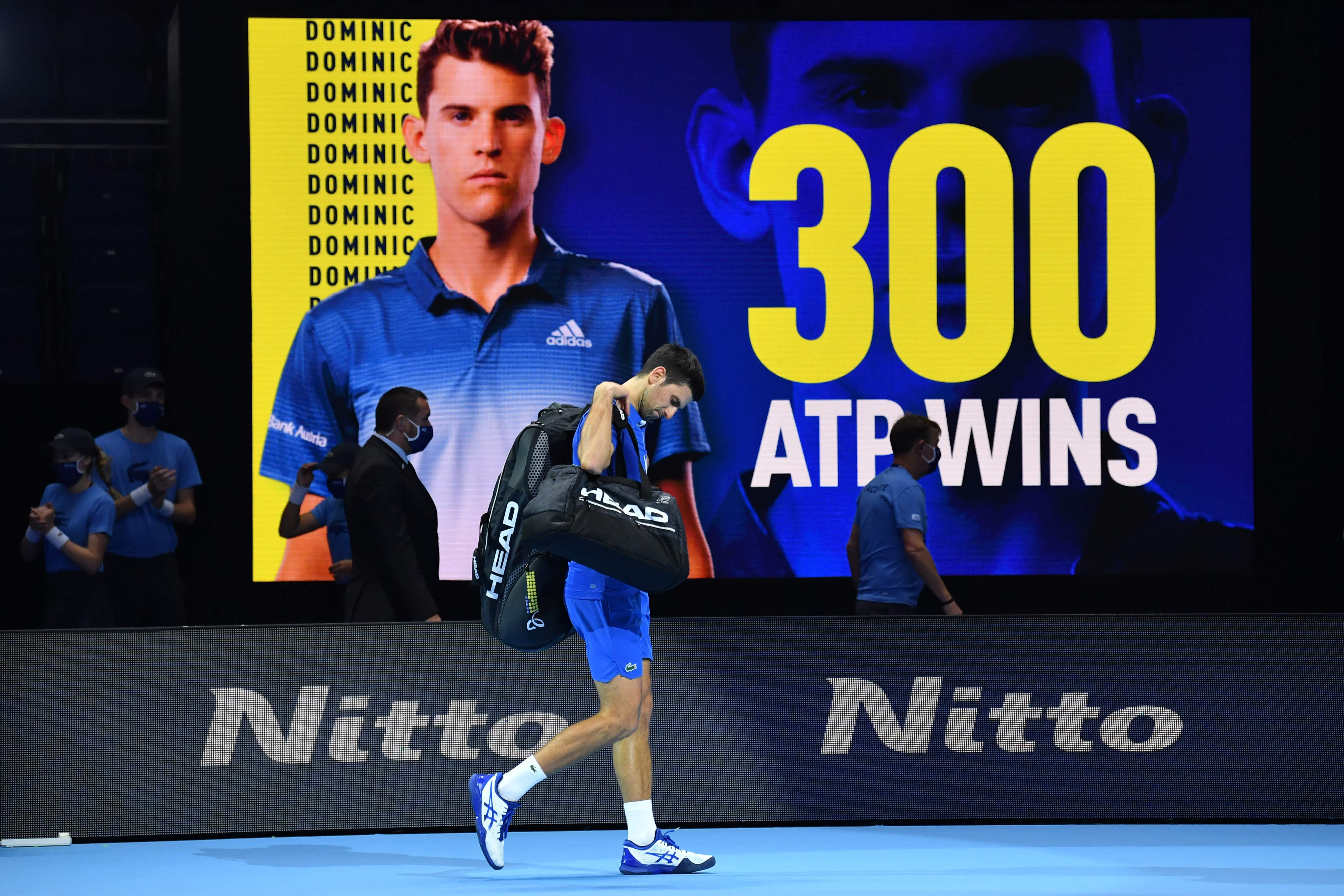 Djokovic, número dos del mundo, cayó ante Dominic Thiem, actual número tres del escalafón de la ATP. (Foto Prensa Libre: AFP)