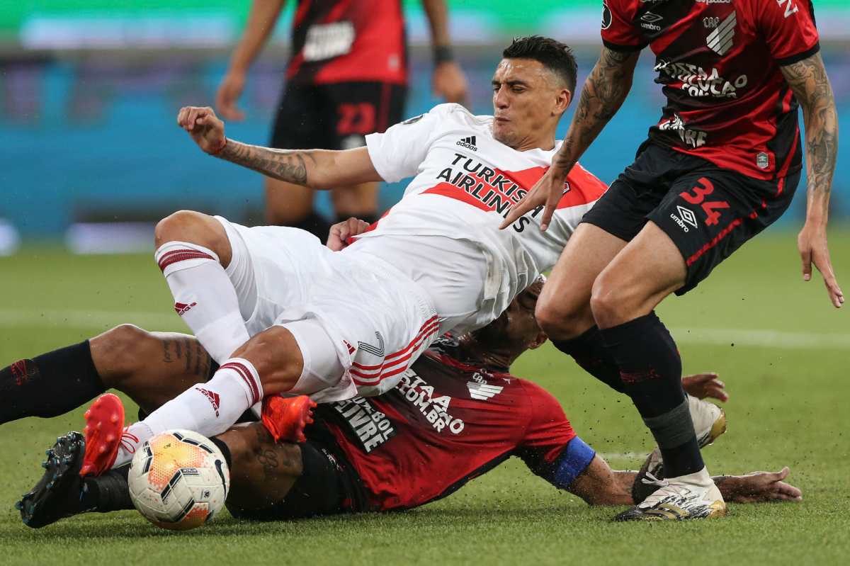 River Plate rescata un empate ante el diezmado Paranaense en los octavos de final de la Copa Libertadores