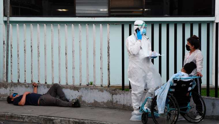 Las autoridades guatemaltecas insisten en que los vecinos no bajen la guardia ante la pandemia. (Foto Prensa Libre: AFP)