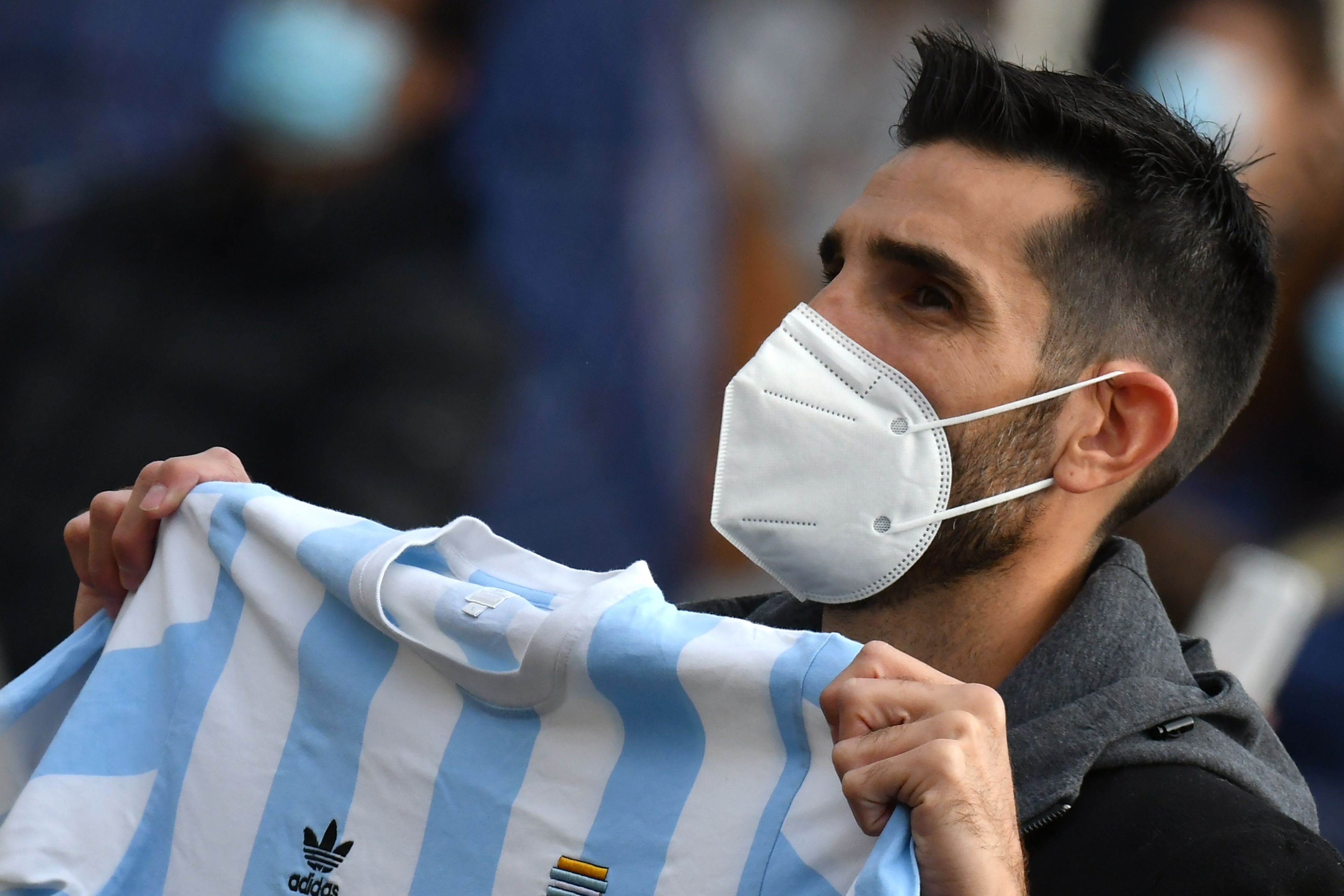 El Nápoles, equipo donde jugó Diego Maradona, utilizará una indumentaria especial el domingo por la noche. (Foto prensa Libre: AFP)