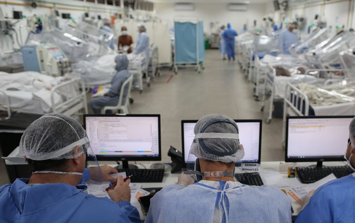 El mundo aún es impactado por la pandemia del covid-19. (Foto Prensa Libre: AFP)