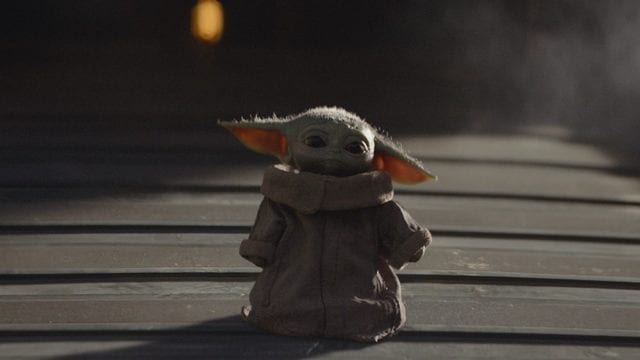 Baby Yoda es el único personaje además del protagonista que aparece en los ocho episodios de la serie.(Foto Prensa Libre: cortesía Disney+)