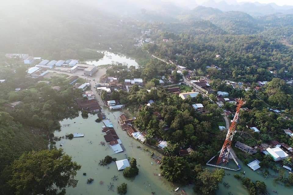 Vista aérea de Campur, San Pedro Carchá, Alta Verapaz, que está inundado por la lluvia que dejó Eta. (Foto Prensa Libre: Cortesía)