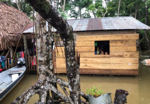 Una de las comunidades inundadas en Lívingston, Izabal. (Foto Prensa Libre: Cortesía Comuna)