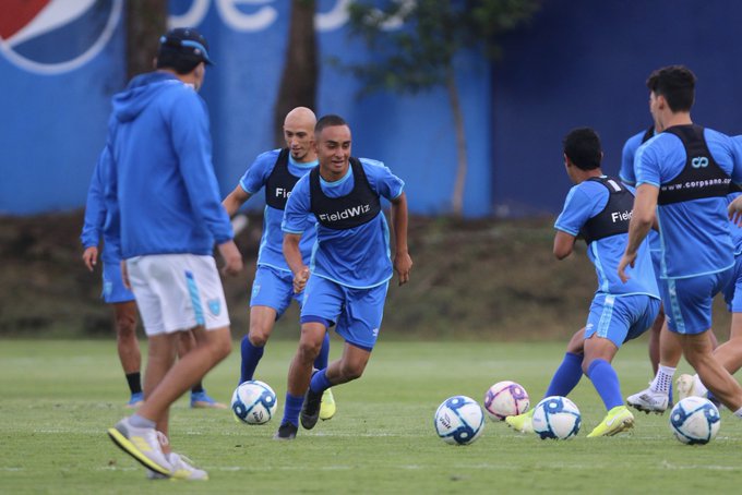 Este lunes 2 de noviembre la Selección Nacional de Futbol dio inicio a los preparativos para el amistoso contra Honduras. Foto Fedefut Oficial