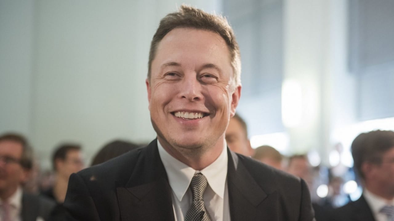 Tesla de Elon Musk se dispara un 10% en bolsa por su inclusión en el índice S&P 500. (Foto Prensa Libre: Forbes)