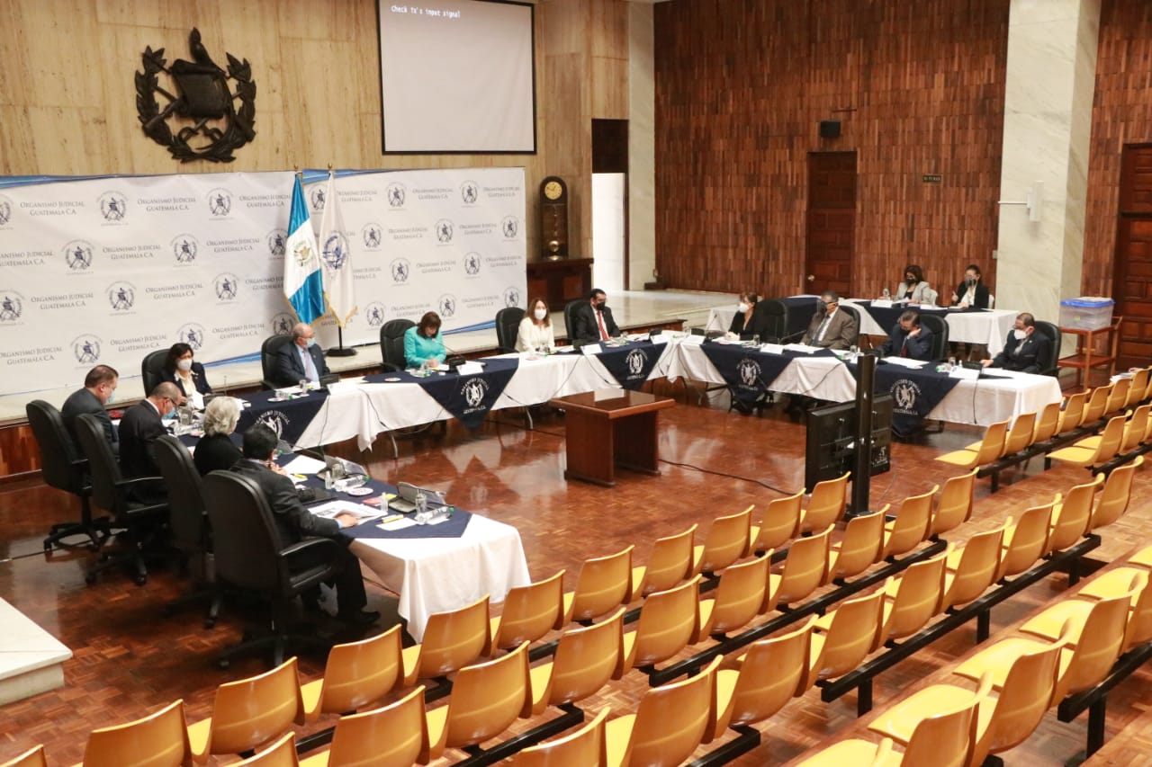 Vista de la sesión de la CSJ donde fueron elegidos dos magistrados a la CC. (Foto Prensa Libre: OJ)