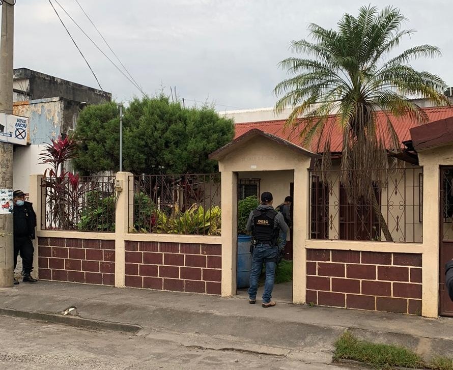 Autoridades allanan varias viviendas en Escuintla. (Foto: MP)